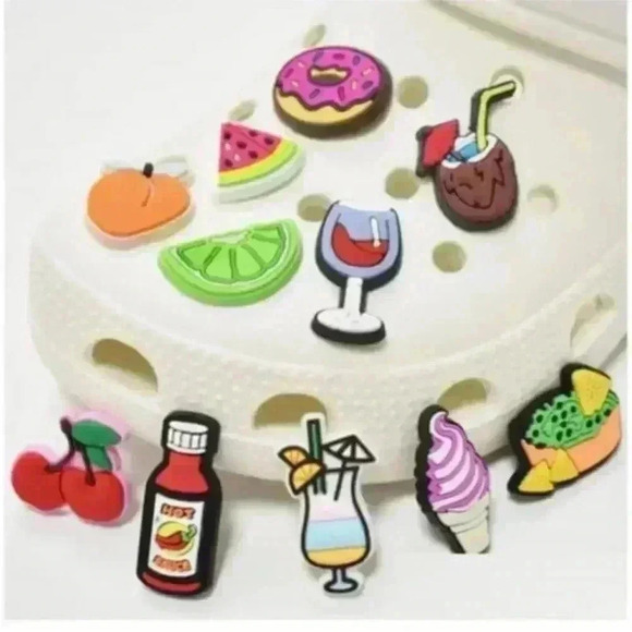 🥳MYSTERY PACK OF 5 Croc Charms - Picture 2 of 8